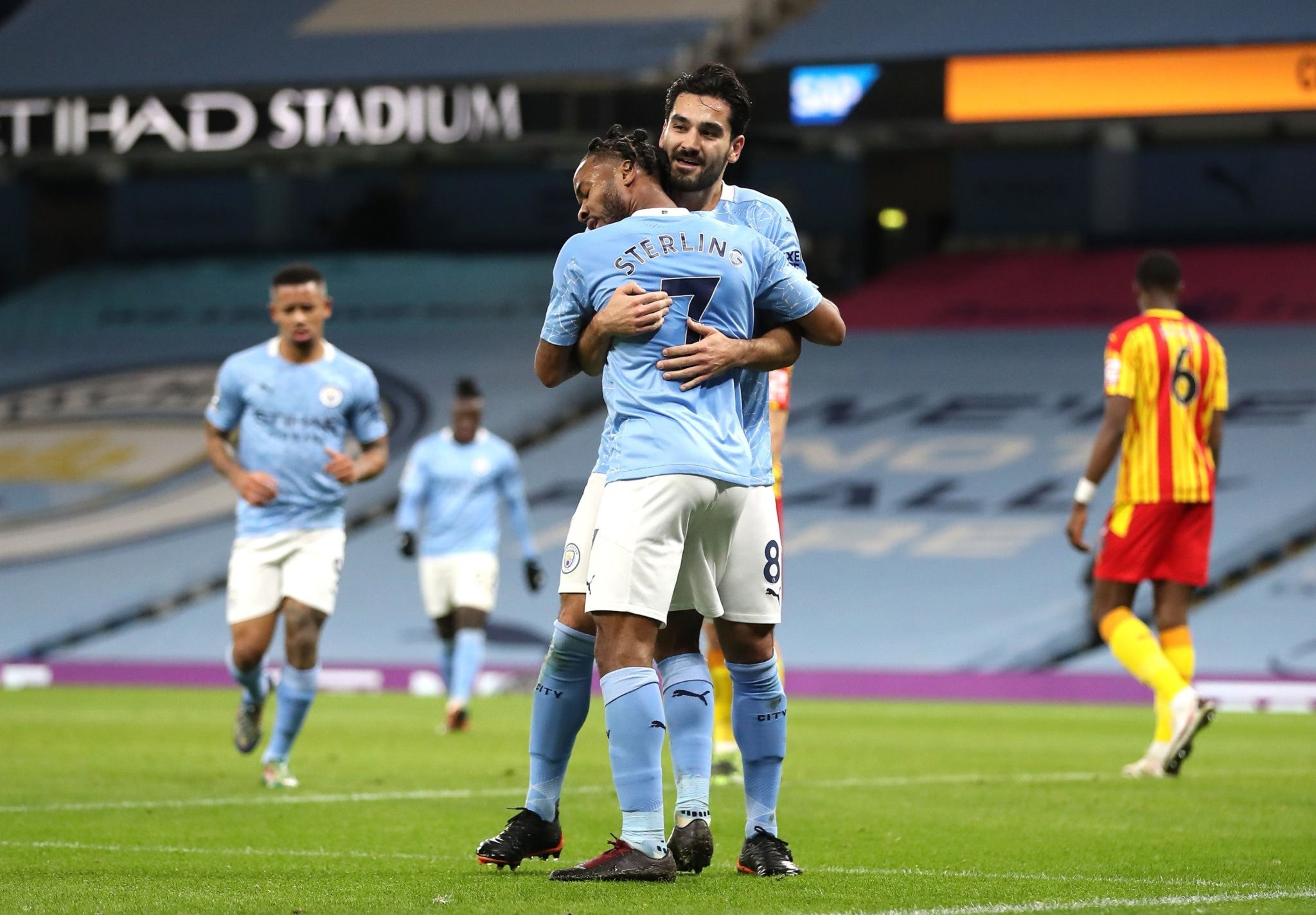 勢均力敵的 勢均力敵的